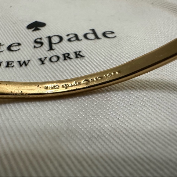 ★SOLD ON DEPOP★ Kate Spade New York “Skinny Mini” Bow Bangle Bracelet in Gold - Picture 6 of 7